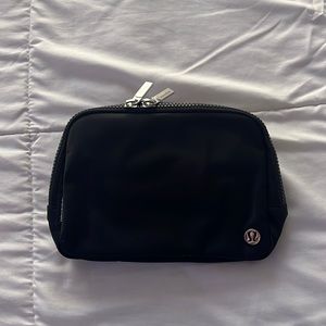 never worn brand new lulu belt bag